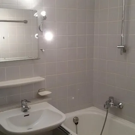 Wittelsbacherstrasse 10 *