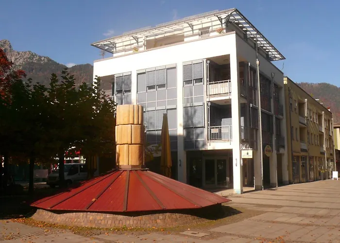 Wittelsbacherstrasse 10 *